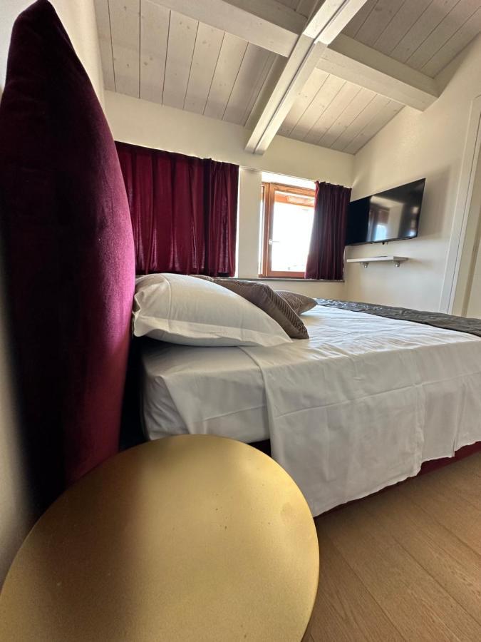 C House Rooms Lake Peschiera del Garda Extérieur photo