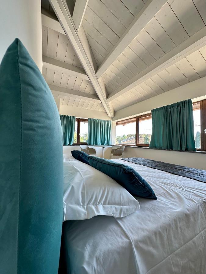 C House Rooms Lake Peschiera del Garda Extérieur photo