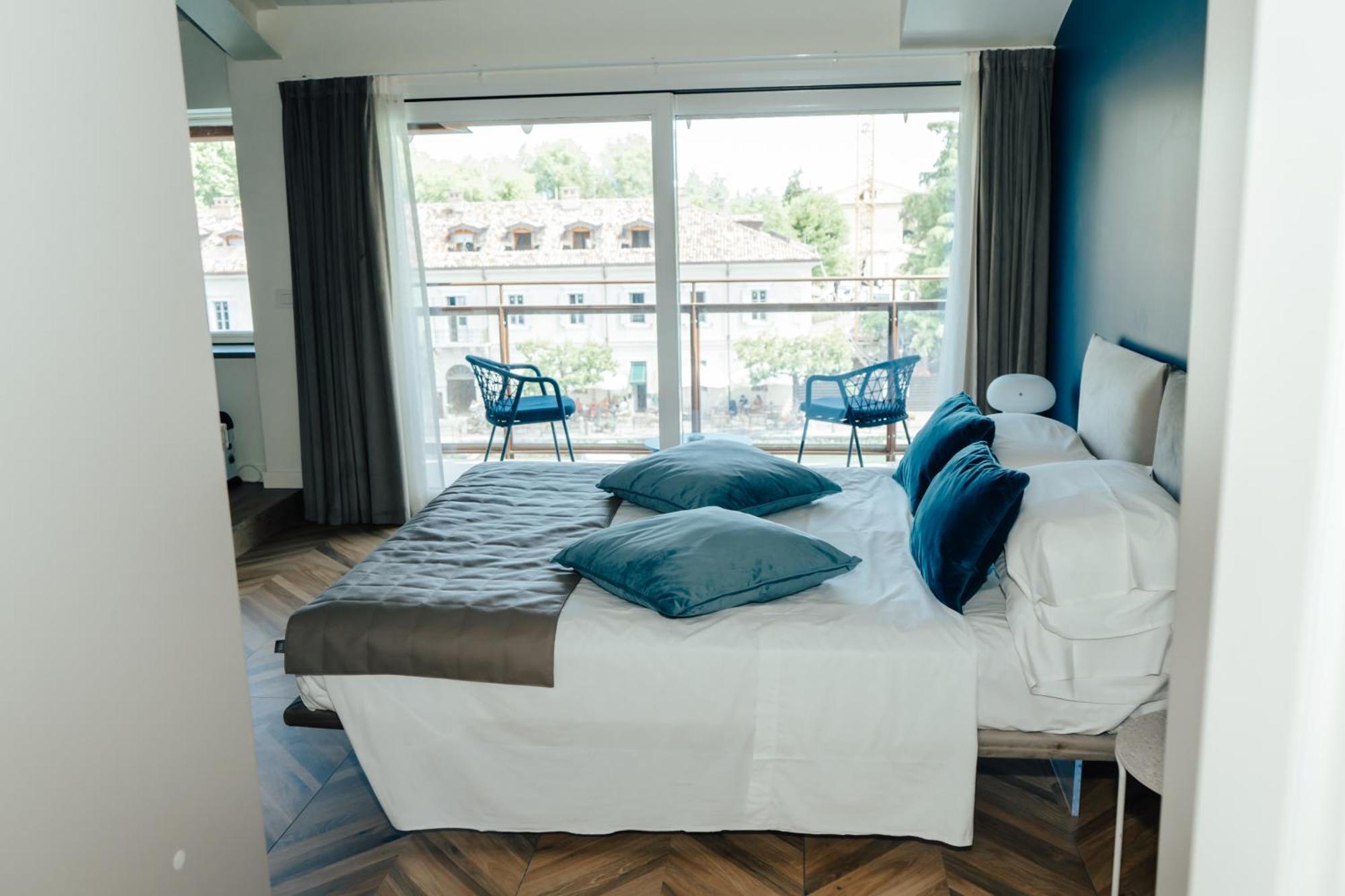 C House Rooms Lake Peschiera del Garda Extérieur photo