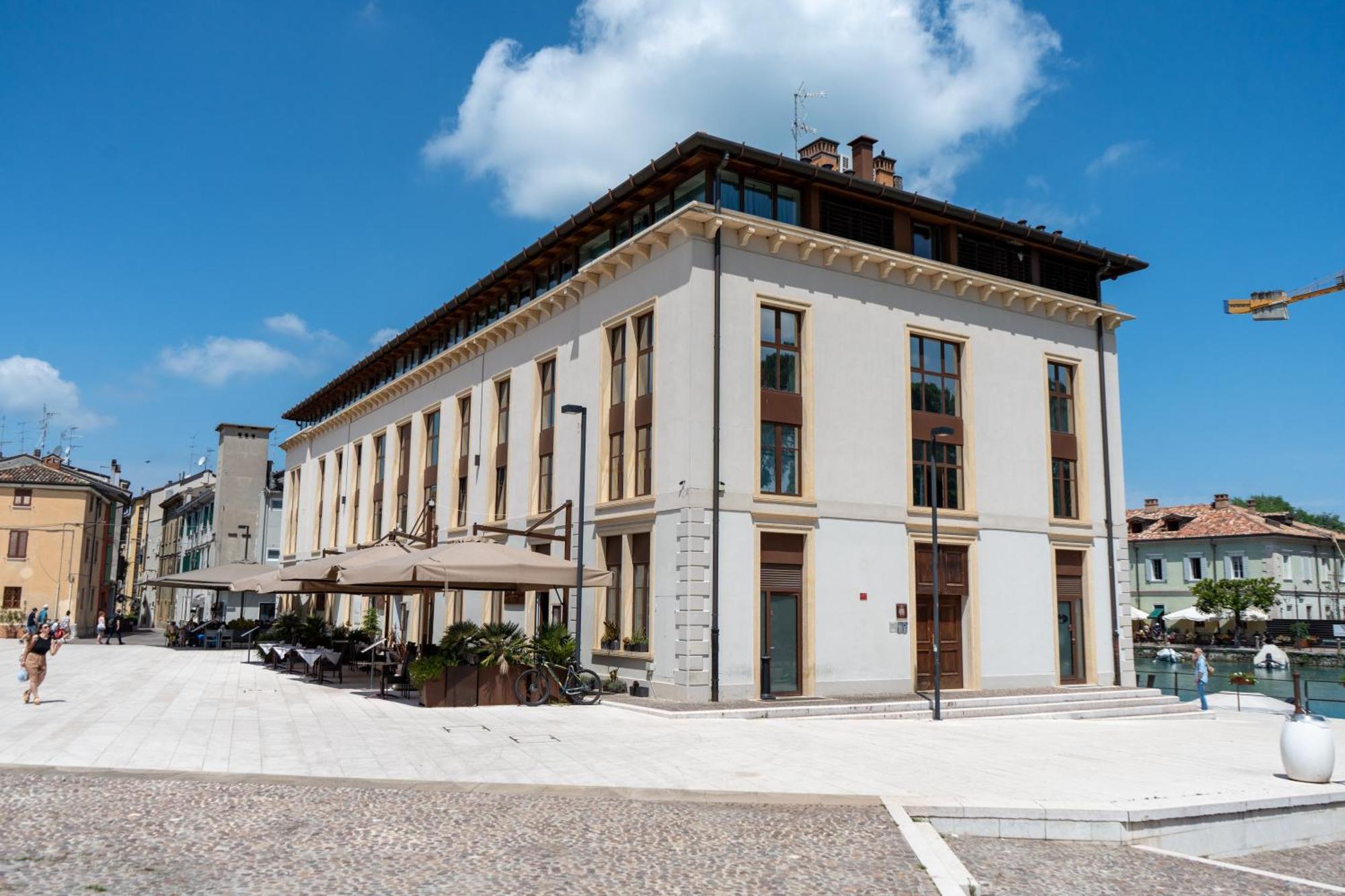 C House Rooms Lake Peschiera del Garda Extérieur photo