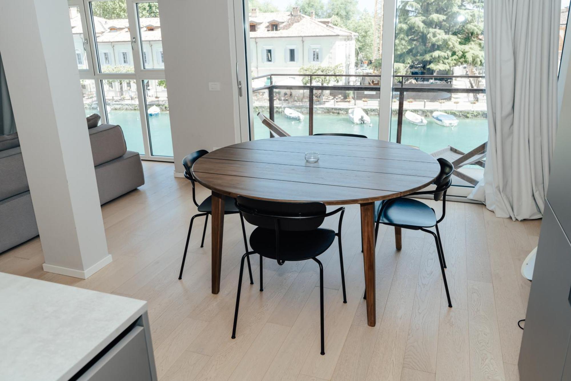 C House Rooms Lake Peschiera del Garda Extérieur photo