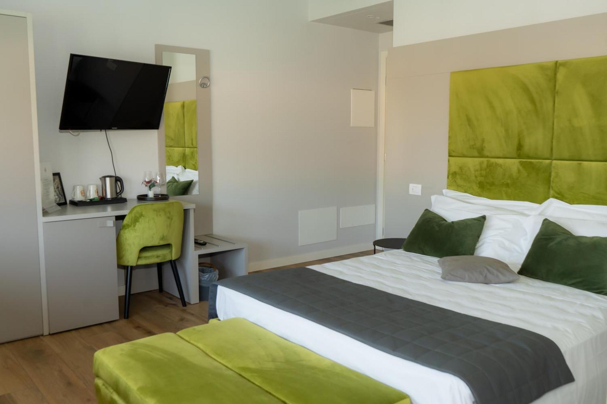C House Rooms Lake Peschiera del Garda Extérieur photo