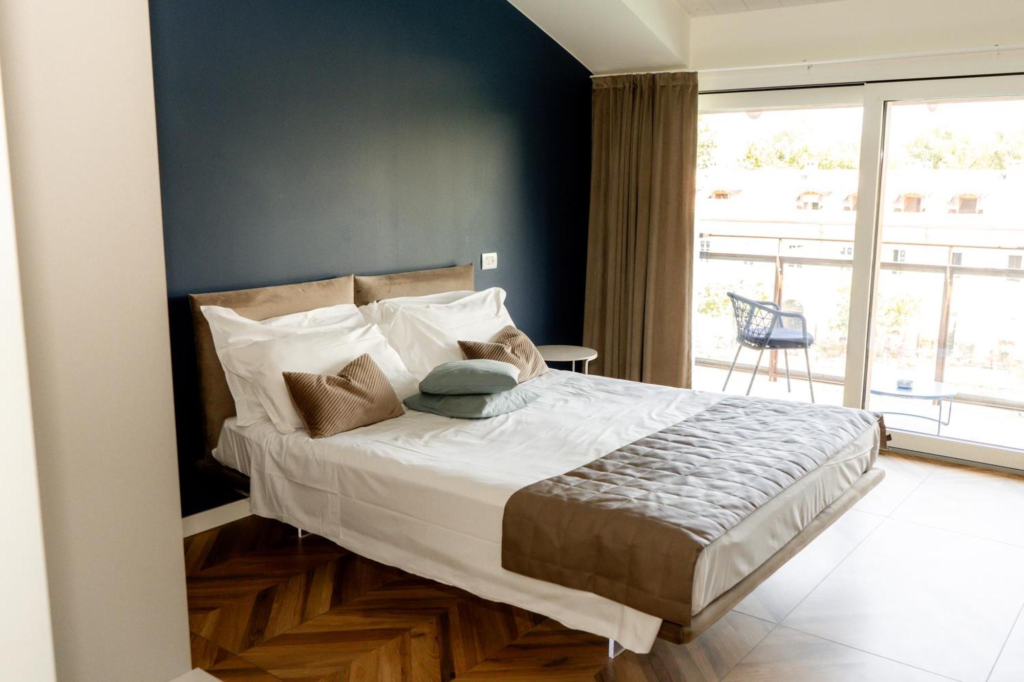C House Rooms Lake Peschiera del Garda Extérieur photo