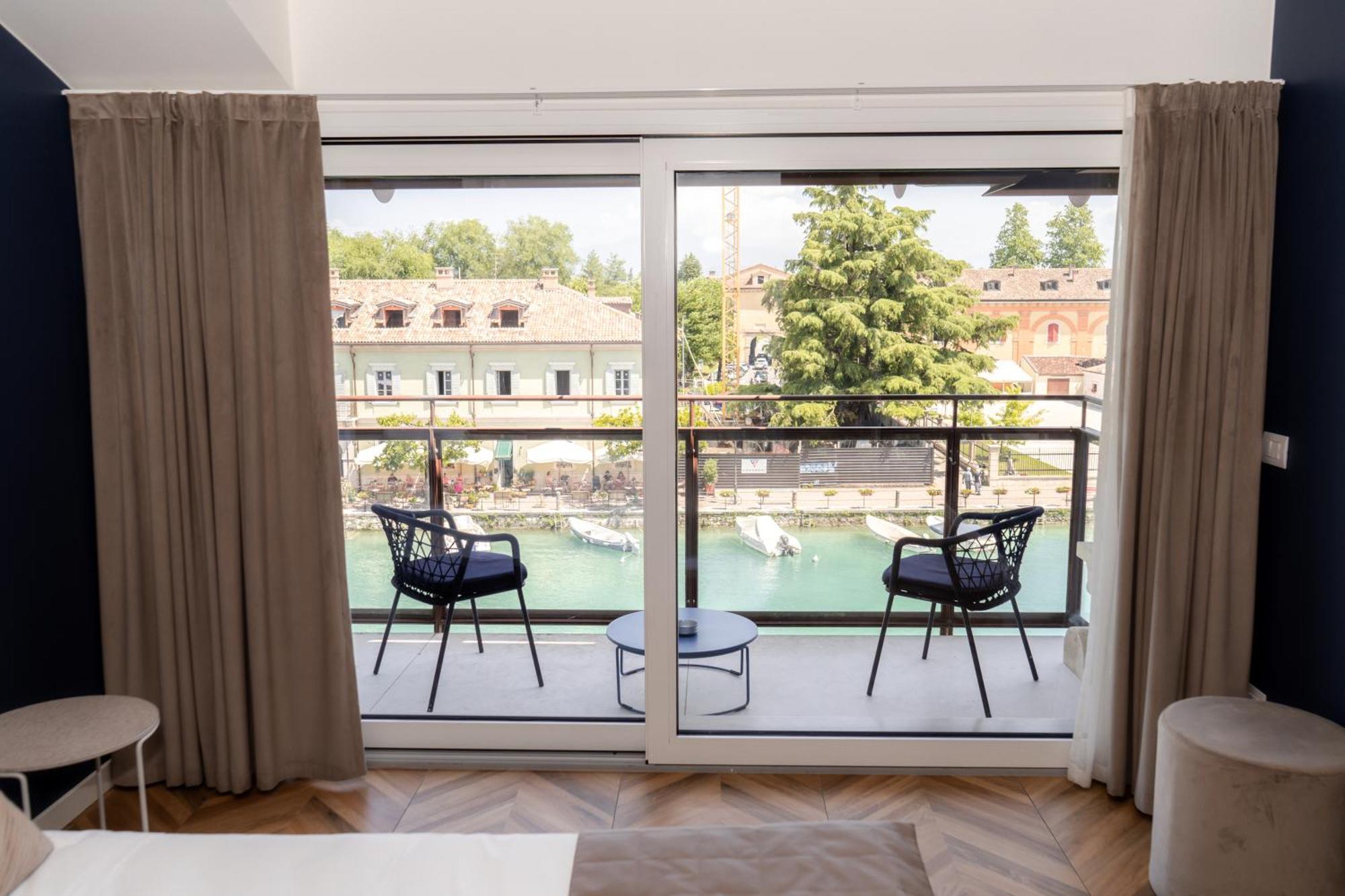 C House Rooms Lake Peschiera del Garda Extérieur photo